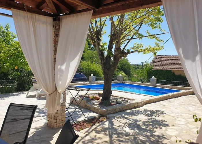 “house Botic” Willa